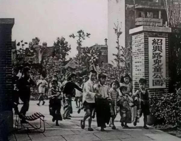 50年代老照片：社会朝气蓬勃，人民安居乐业