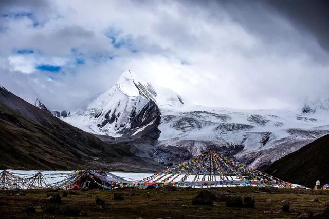 深藏在西藏深处的秘境，比稻城亚丁更美，真正的人间净土