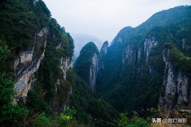 湘西最美的风景，中国保存最完好的苗寨，藏在峡谷仙境之中