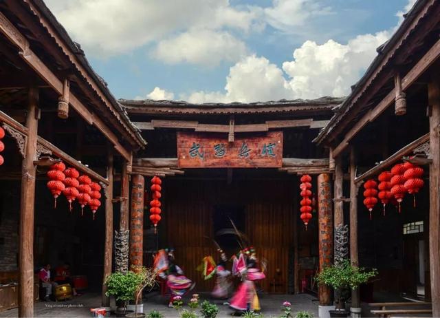 它低调奢华有内涵，它是中国最值得去的地区之一，四季美如画