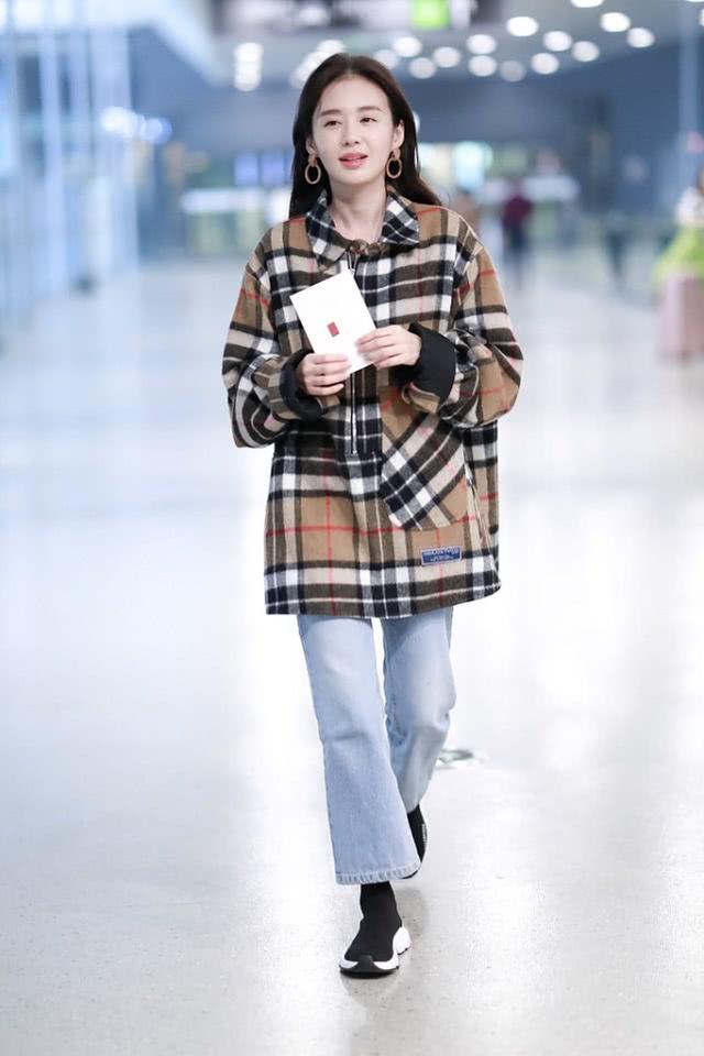 郑合惠子气质真清纯，她的八套时尚搭配，款式舒适又潮流-爱读书