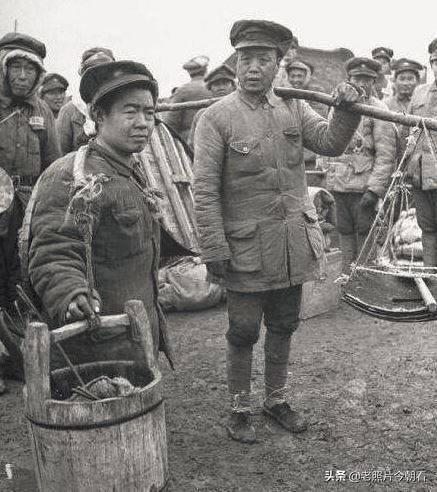 老照片今朝看：美国记者进入中国拍摄淮海战役时期国军的照片