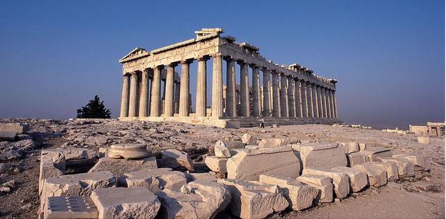 以雅典和斯巴达为典型，谈谈古希腊城邦三种政体的发展