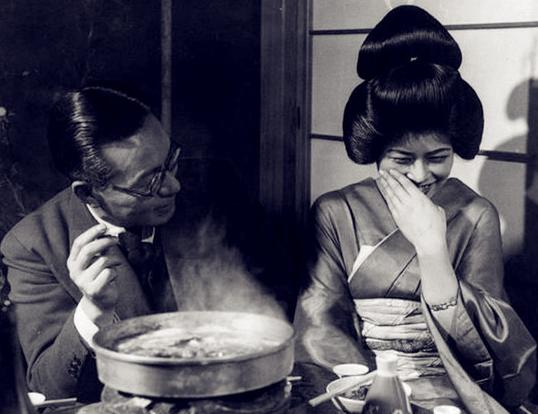 罕见老照片：20世纪50年代的日本女性的一面-爱读书