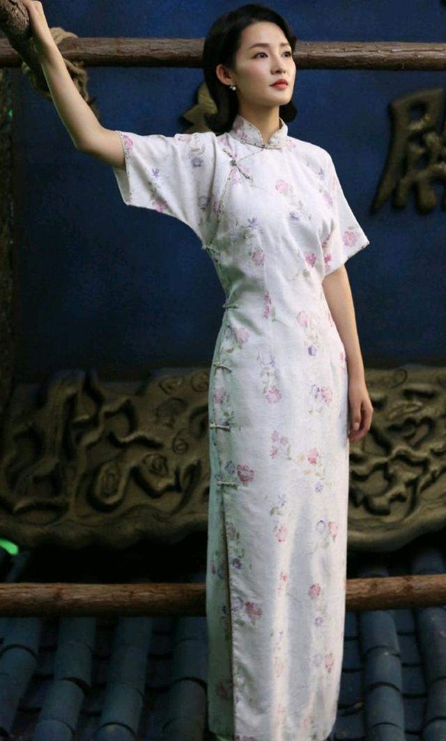 李沁又是一个穿旗袍“绝美”的女子，让人挪不开视线，特有保护欲-爱读书