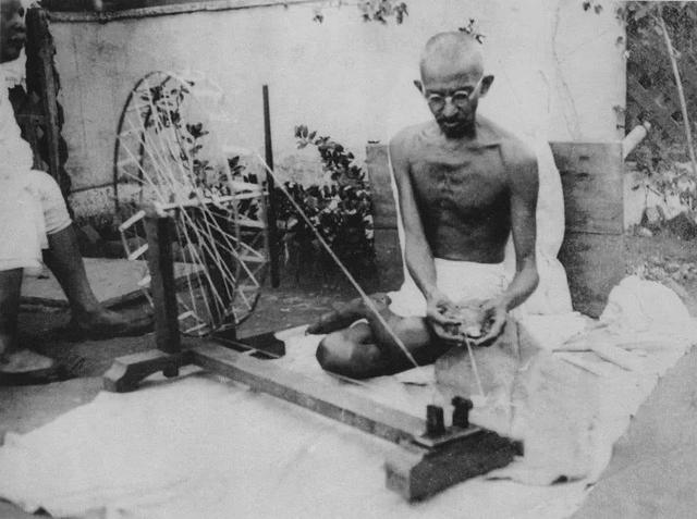 “圣雄”甘地的非暴力不合作运动：打不还手，骂不还口
