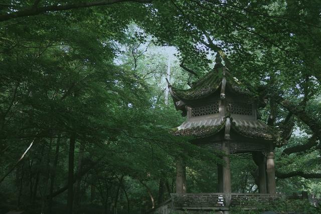 潘逍遥最著名的三首词：忆西湖有出尘之语，忆观潮有吞吐天地之势