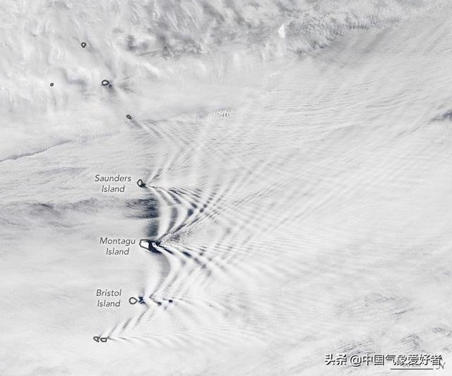 奇特！南极附近突现大量“排骨云”，美国NASA卫星紧急对准
