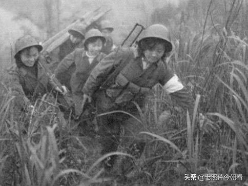 我国对越反击战中的女兵老照片，致敬