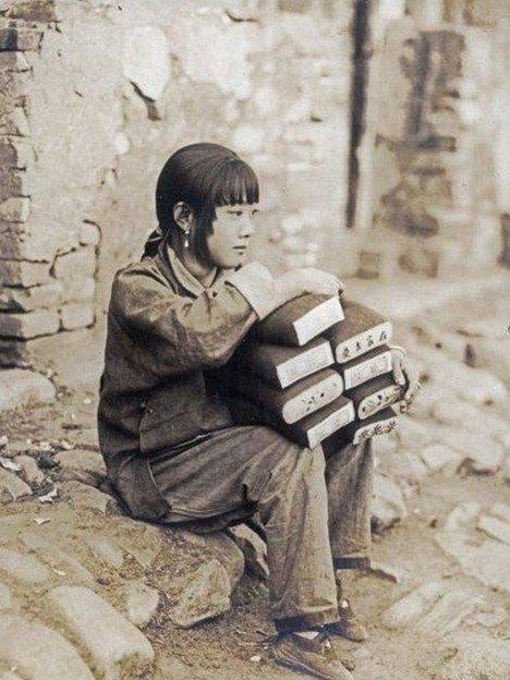 老照片：民国时期的女子，温婉美丽让人一见倾心-爱读书