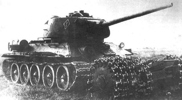 T—34坦克和它的兄弟们，1940—1945各型T-34坦克和它的辅助型号