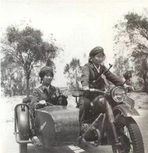 老照片：79年中国女兵 , 那时候的女兵真好看
