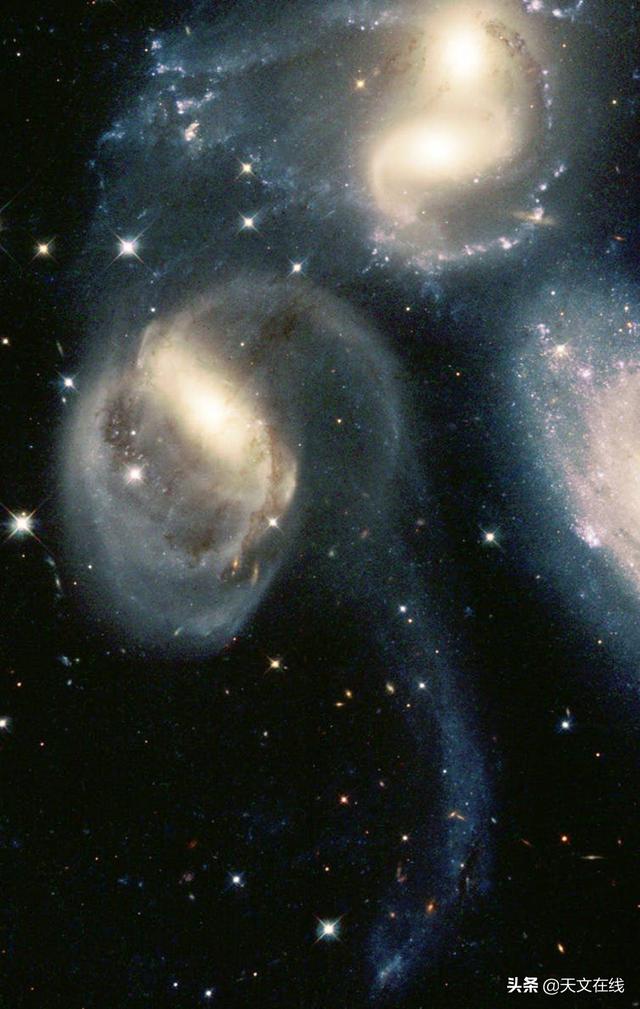 哈勃太空望远镜：天文学家分享17张最佳太空照片