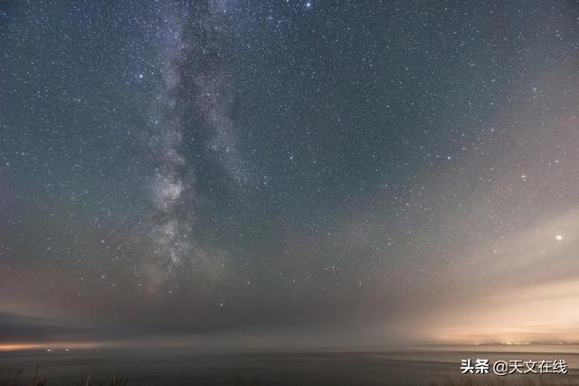 请定好您的闹钟，周五早上，东方夜空可赏水星，为最佳观赏时机