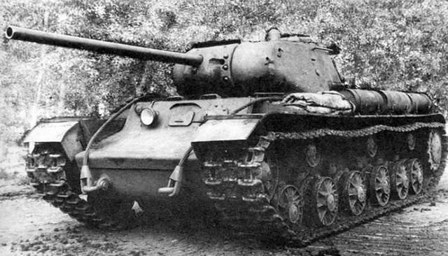 被德国虎逼出的应急方案，以斯大林命名却表现平平的，IS-1重坦克