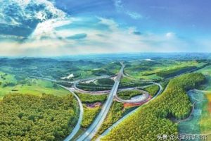 中国这条公路在国外走红，被媒体称是全球最美公路，没有之一