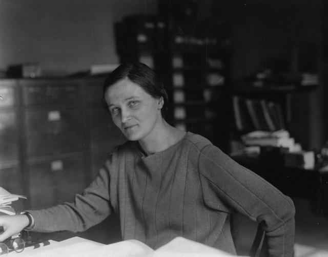 100年前的一位女性天文学家，如何为我们揭示恒星的组成奥秘？-爱读书