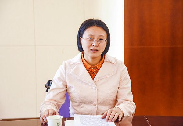 她年少瘫痪，29岁成中国首位轮椅上的女博士，今是双一流高校教授