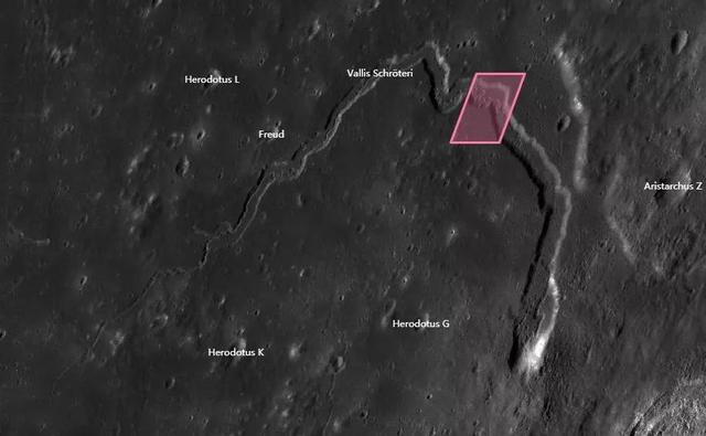 在灰色月球照片中，科学家发现不寻常地形，找到月球形成线索-爱读书