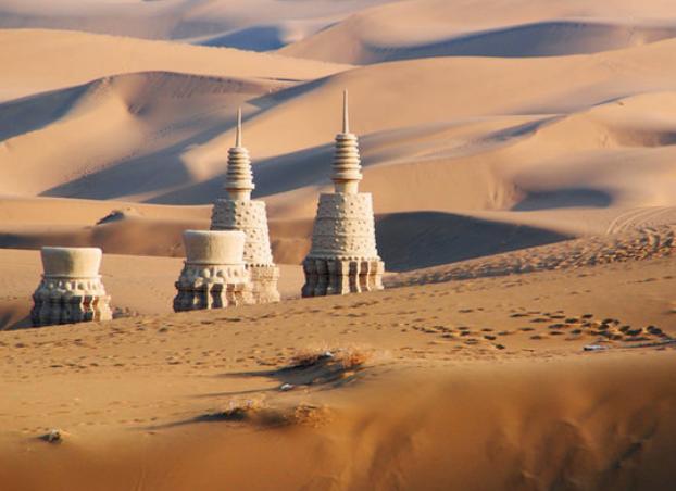 全球唯一沙漠城市，就位于中国境内，被誉为“活着的楼兰”