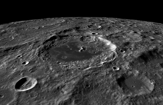 嫦娥四号附近发现2100万亿吨异物，月球背面隐藏着什么秘密？