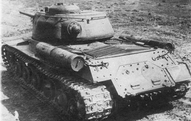 被德国虎逼出的应急方案，以斯大林命名却表现平平的，IS-1重坦克