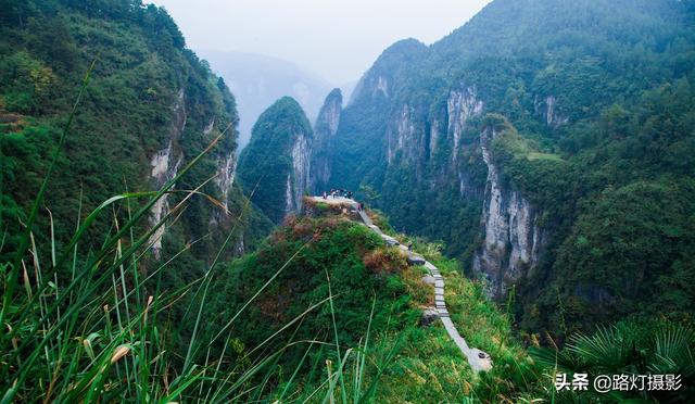 湘西最美的风景，中国保存最完好的苗寨，藏在峡谷仙境之中