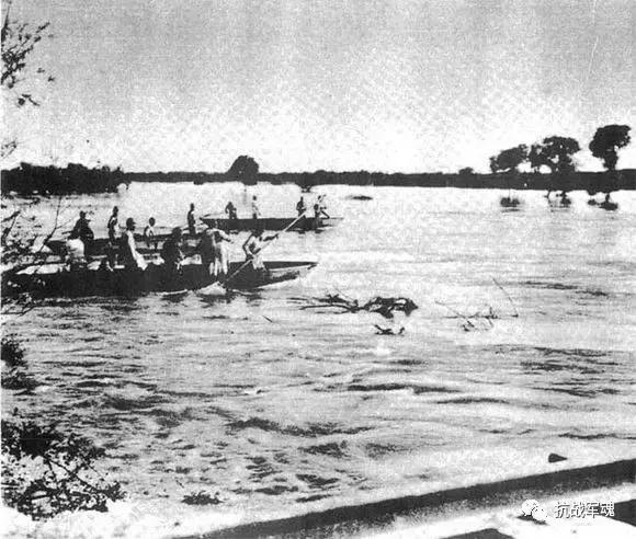 1938年，黄河花园口决堤场面，历时九年终修复