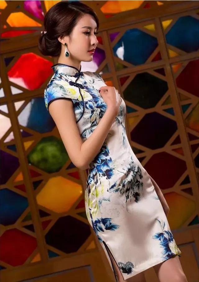 中国旗袍遇见China青花瓷，实在是太美了！