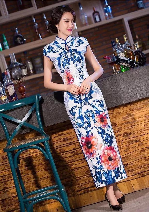 中国旗袍遇见China青花瓷，实在是太美了！