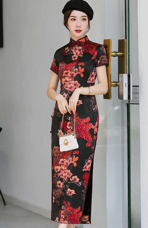 50岁女人要穿出优雅，最近流行的是“旗袍”，美得惊艳时光！