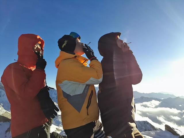 攀登入门级雪山，3天登顶四姑娘山大峰，不需任何技术装备