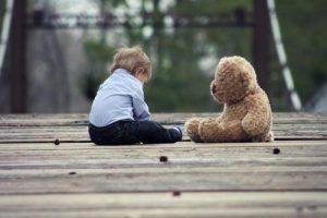 高尔基《童年》：父母缺失的童年，如何影响一个留守孩子的成长？
