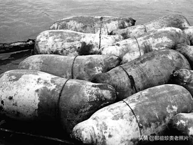 一组1933年拍摄的甘肃兰州老照片，77年前黄河边上的羊皮筏子