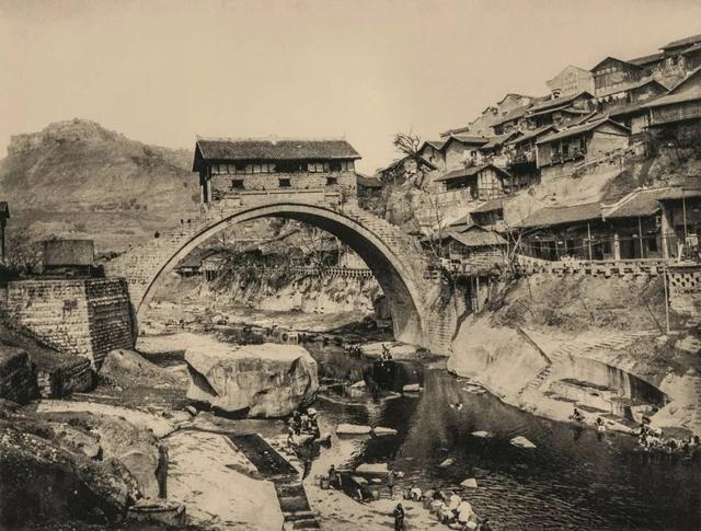 你没见过的长江老照片，100年前的长江天堑，气势磅礴，一望无际