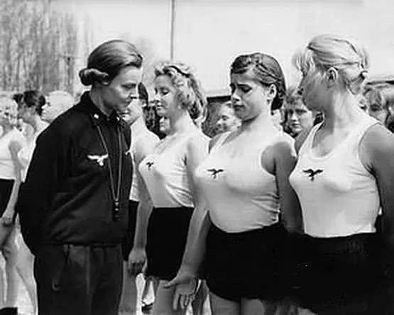 二战德国T-4护士组！身穿护士服个个美丽大方，却屠杀10万人