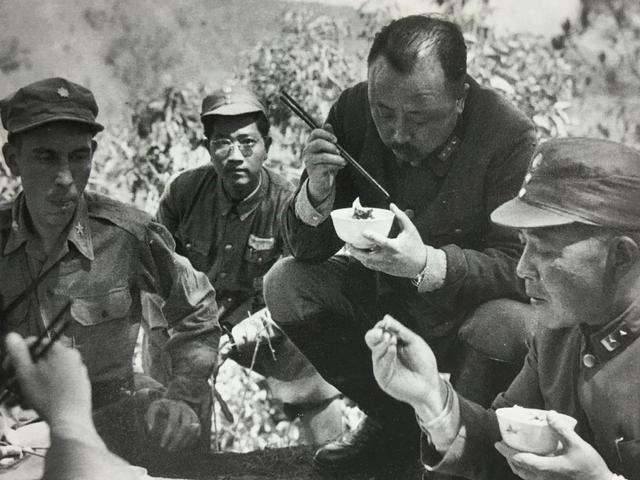 卫立煌曾是国军核心干将，1955年突然返回大陆，此后官至副国级