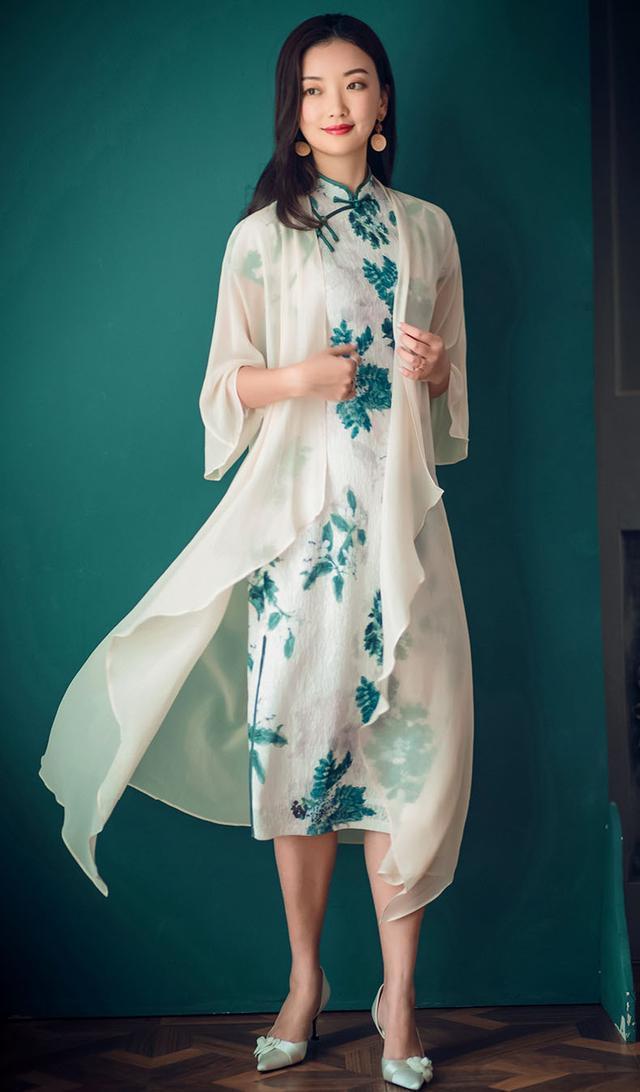 中年女人靠气质取胜，今年流行的是“旗袍”，这样穿美翻了