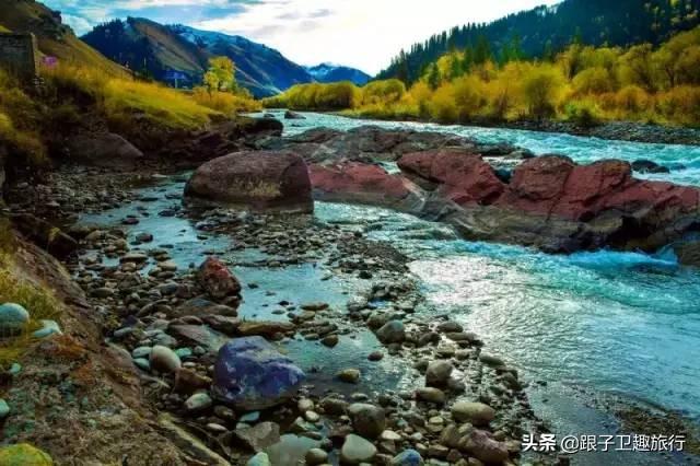 穿越塔克拉玛干沙漠：一条苍茫的老国道，惊艳了四季