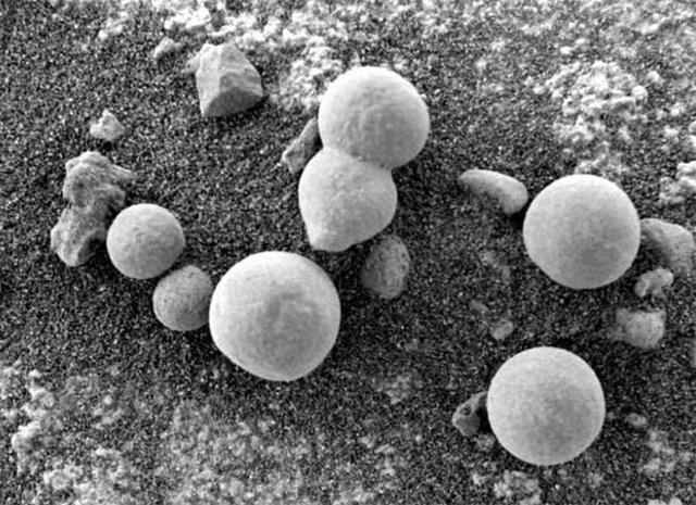 好奇号在火星上发现“人骨”？NASA回应：照片确实来自火星
