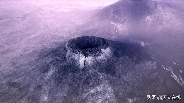 矮行星表面，坑坑洼洼，罪魁祸首是喷冰的火山？