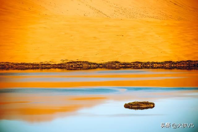 中国最美沙漠，内有140多个湖泊，享有“漠北江南”之美誉