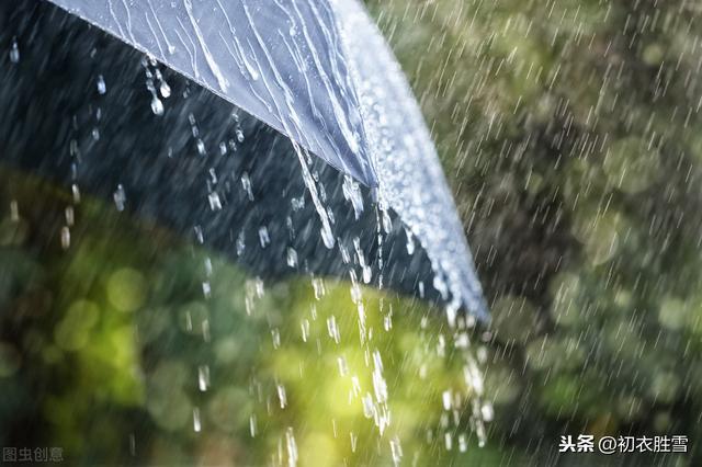 诗词中的暴雨：黑云塞空万马屯，白雨如倾盆