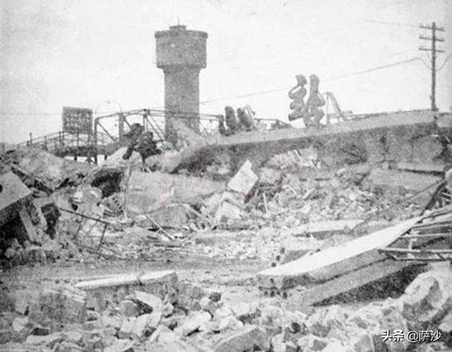 地震后军警就地击毙一批盗抢分子：1976年7月28日唐山市发生地震