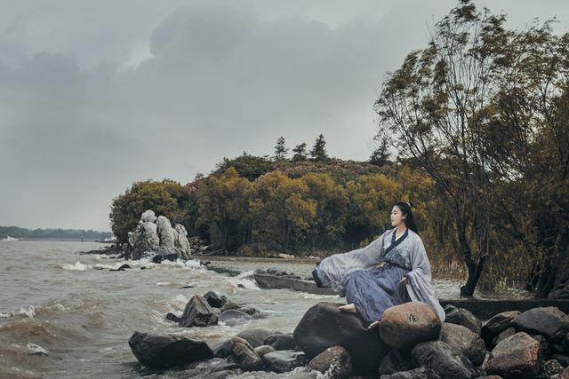 一位不知名诗人，写下极美乡村晚景，不用老师安排我就自己背诵了