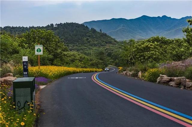 泡温泉、看萤火虫、坐小火车、划竹筏，这个小众旅游地不容错过