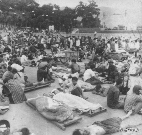 地震后军警就地击毙一批盗抢分子：1976年7月28日唐山市发生地震