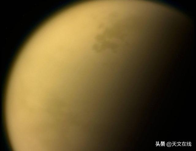 土卫六的湖岸边或存在奇异晶体