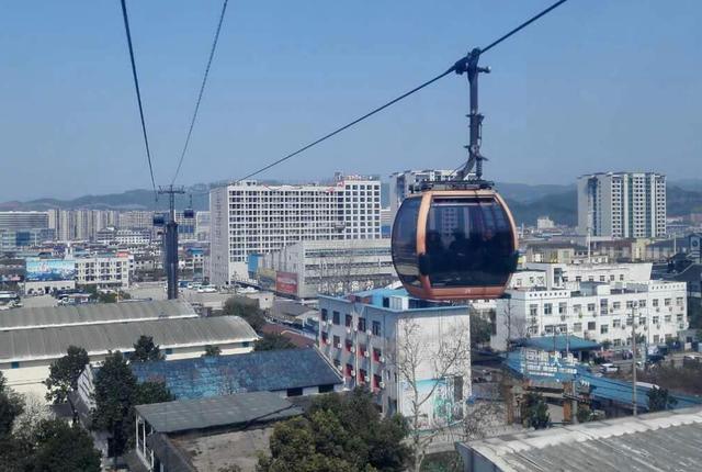 我国“最牛”高山索道，从闹市直通山顶，单程都需半小时