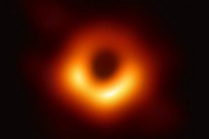 爱因斯坦为何拒绝黑洞，而物理学家为什么喜欢研究黑洞？